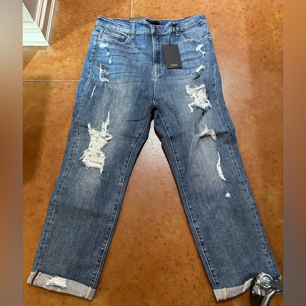 Nwt Risen boutique Jean. Size 1xl. High rise distressed girlfriend skinny.